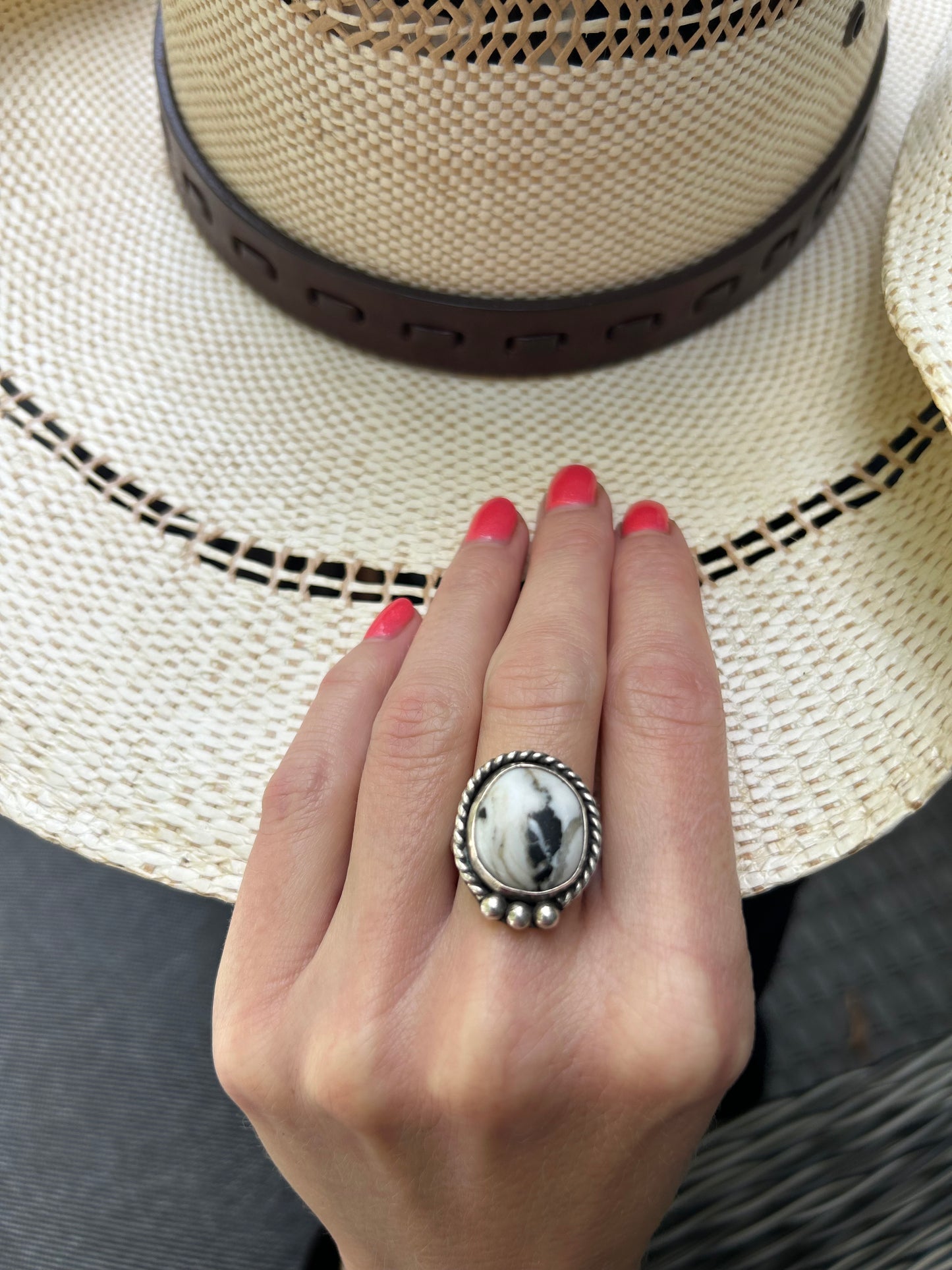 White Buffalo Ring, US 7.5